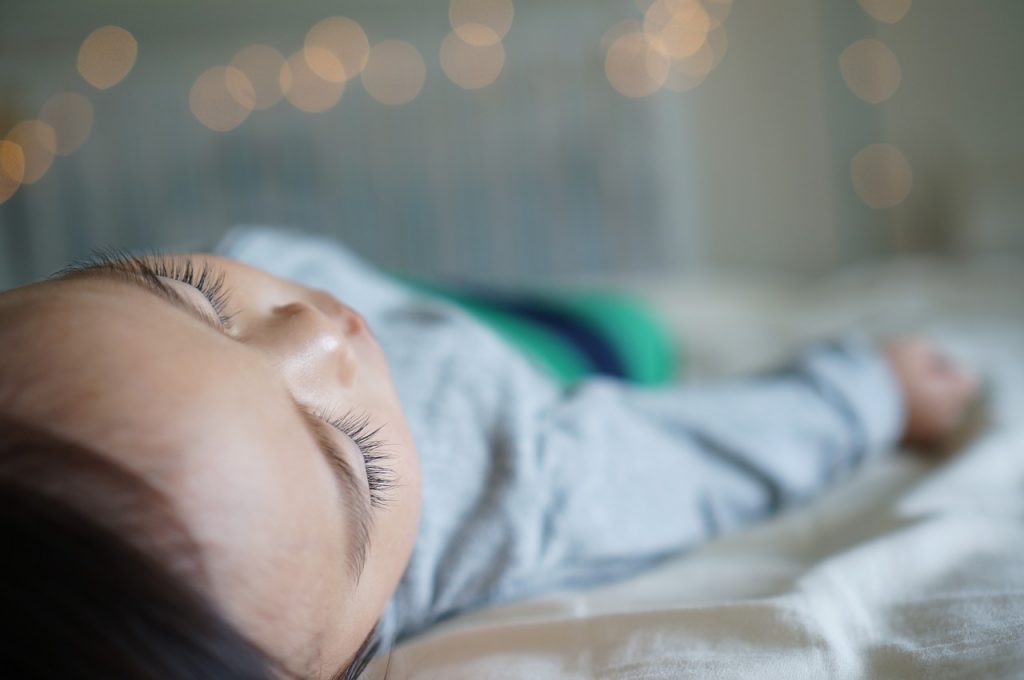 子供の寝かしつけで1歳児の子が快適に眠ってくれる5つの方法