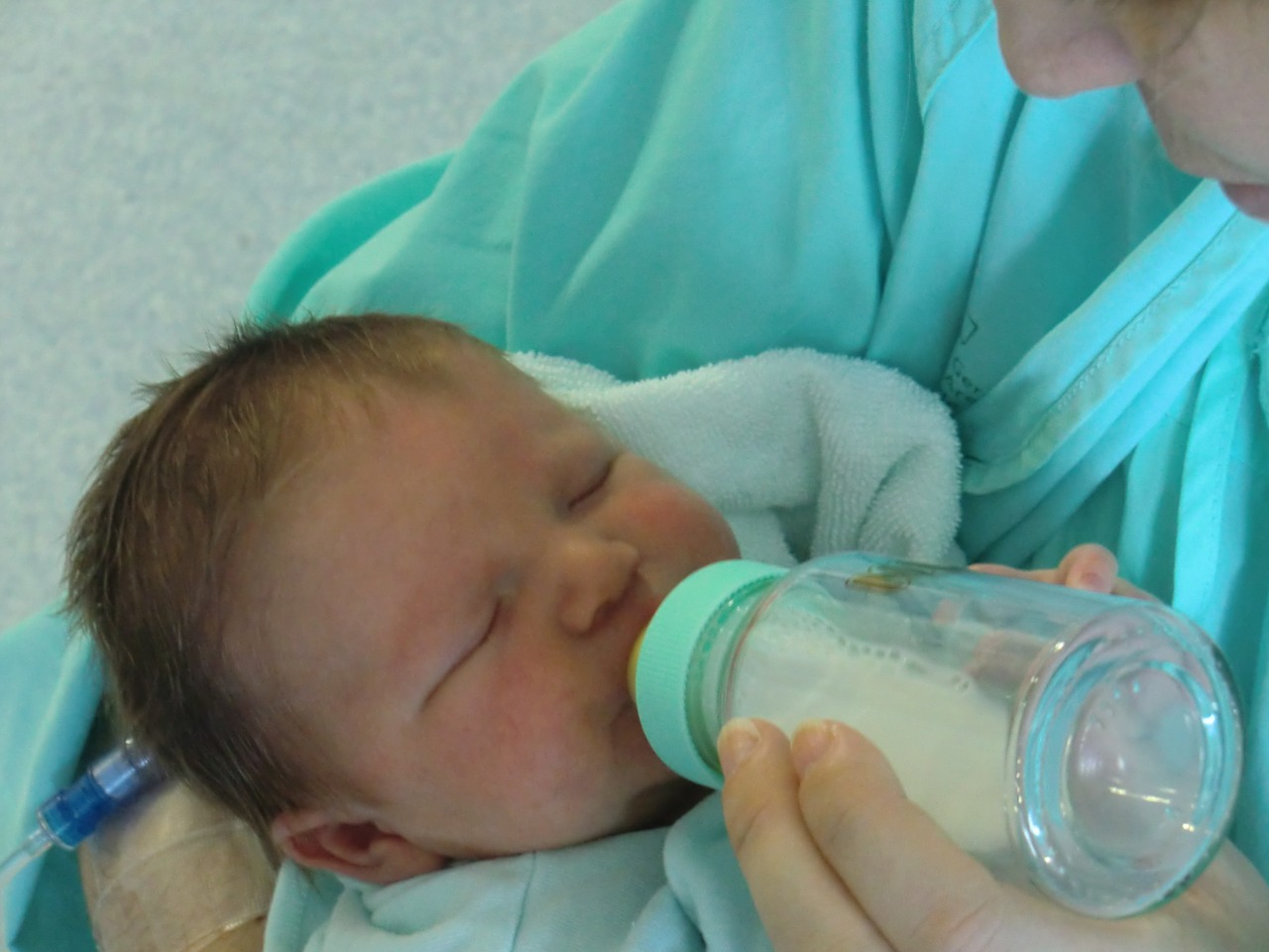 【新米ママ応援！】乳児に与えるミルクの量や注意することを教えます