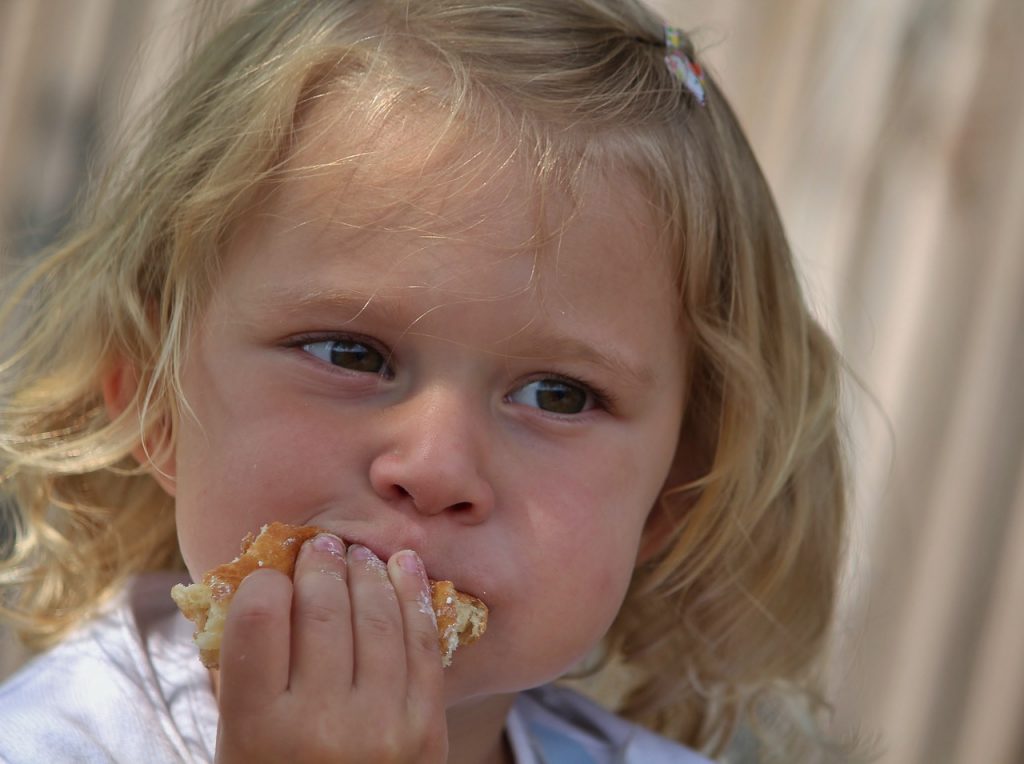 2歳の子どもに普通のカレーの甘口は与えていいの？