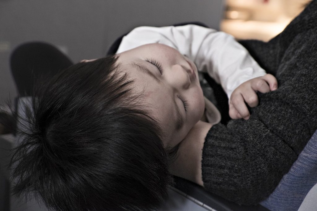 子供の咳が1ヶ月続くときはどうしたらいい？咳を止める方法