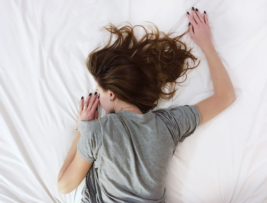 寝起きに起こる吐き気…妊娠初期のつわりの特徴と対処法